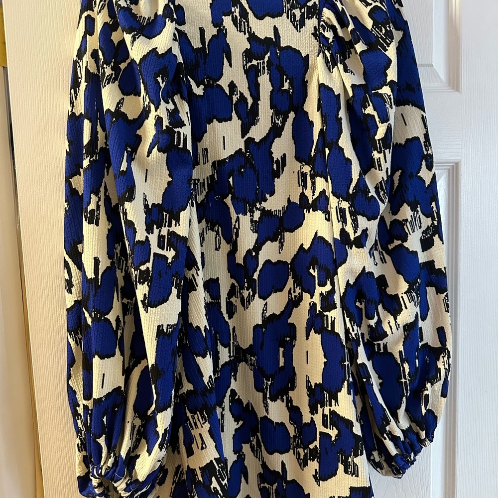 H&M Blue and White Patterned Top